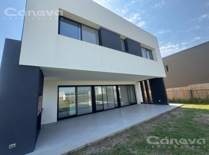 Casa · 185m² · 5 Ambientes · 2 Cocheras