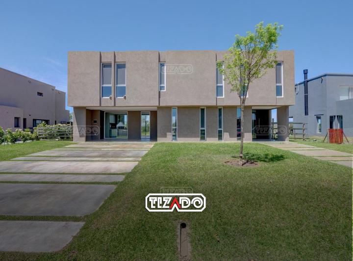 Casa · 215m² · 4 Ambientes · 1 Cochera
