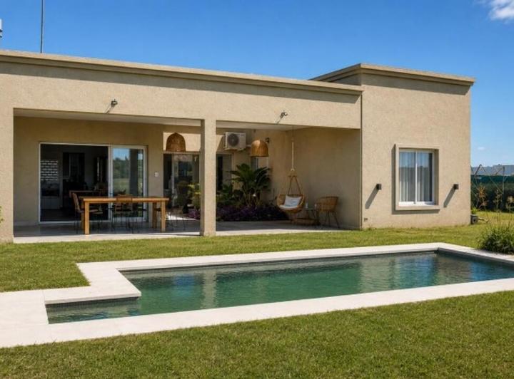 Casa · 115m² · 4 Ambientes · 2 Cocheras