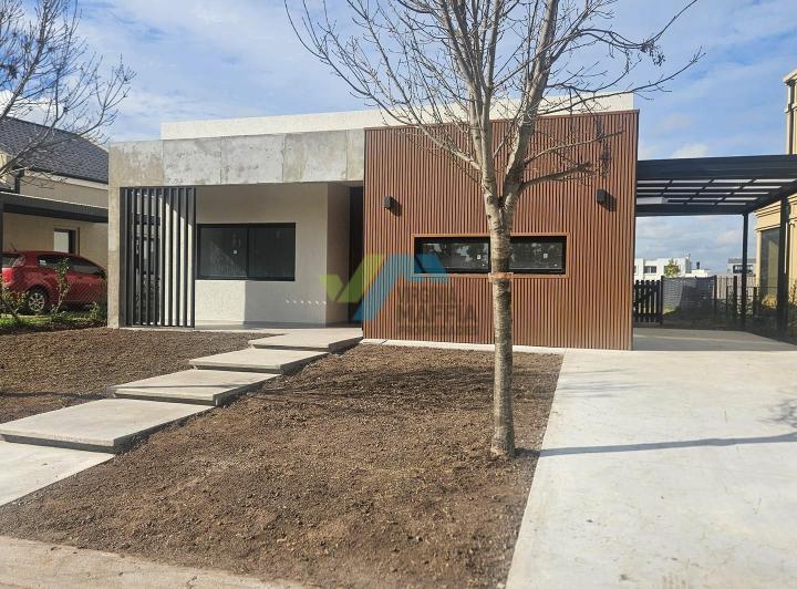Casa · 148m² · 5 Ambientes · 2 Cocheras