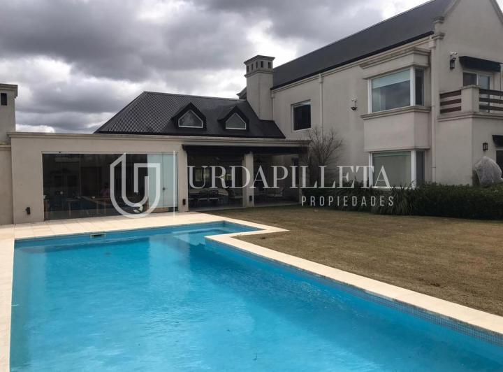 Casa · 420m² · 5 Ambientes · 2 Cocheras