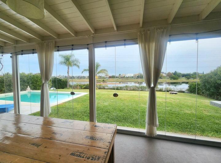 Casa · 160m² · 5 Ambientes · 2 Cocheras