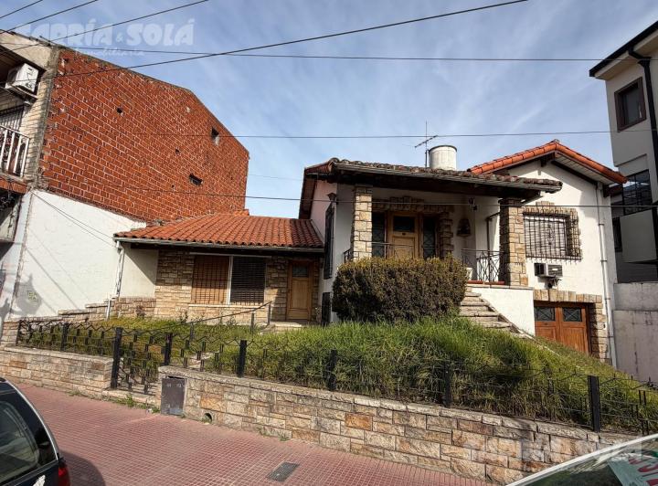 Casa · 179m² · 6 Ambientes · 2 Cocheras