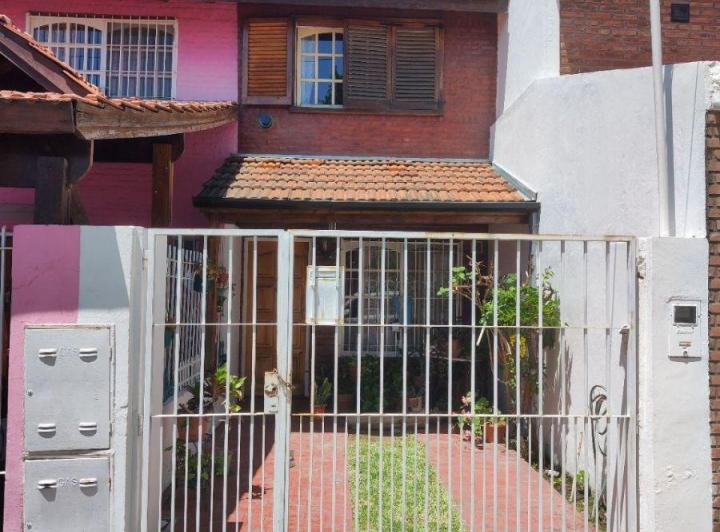 Casa · 100m² · 4 Ambientes · 1 Cochera
