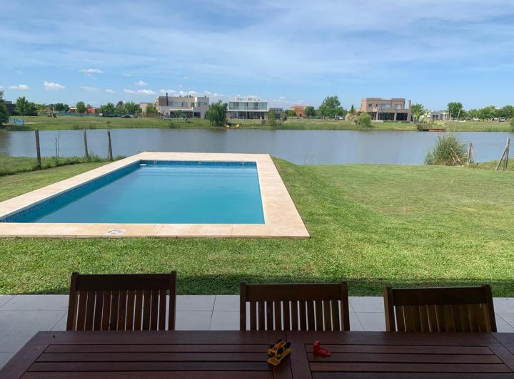 Casa · 205m² · 5 Ambientes · 1 Cochera