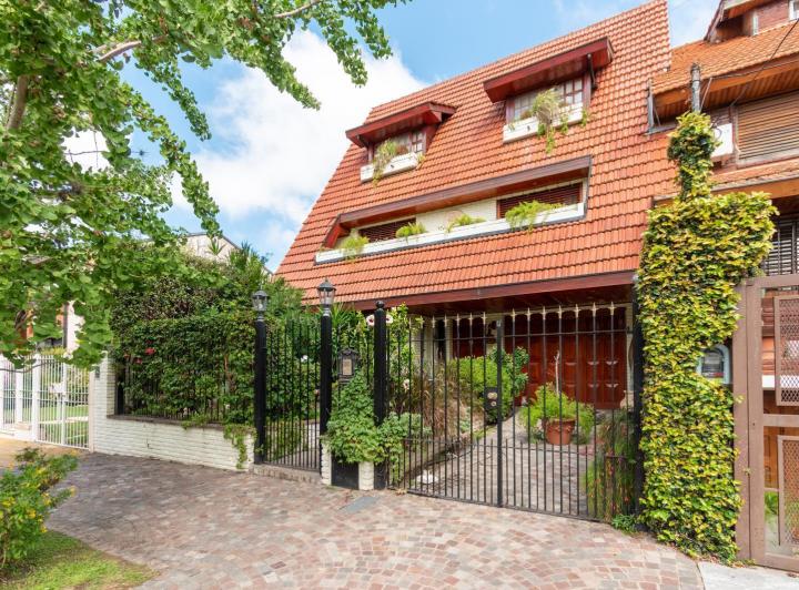 Casa · 280m² · 5 Ambientes · 2 Cocheras