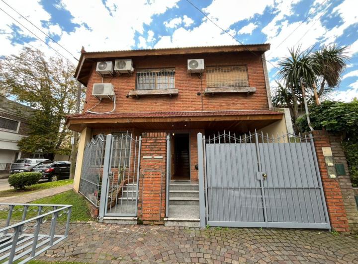 Casa · 84m² · 4 Ambientes · 1 Cochera
