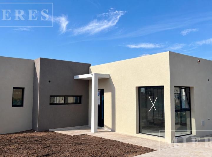 Casa · 123m² · 4 Ambientes · 2 Cocheras