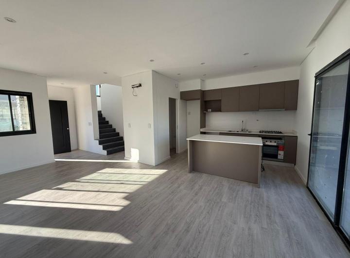 Casa · 140m² · 4 Ambientes · 2 Cocheras