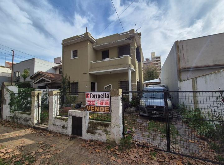 Casa · 160m² · 5 Ambientes · 4 Cocheras