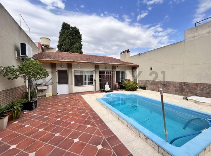Casa · 167m² · 3 Ambientes · 4 Cocheras
