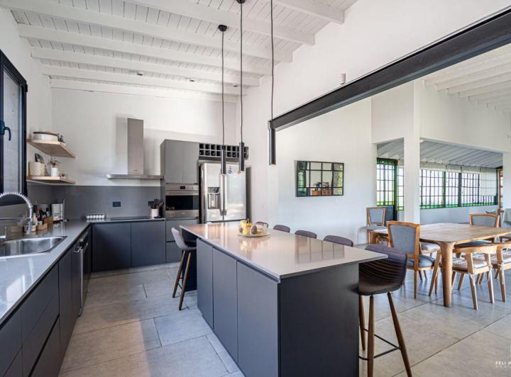 Casa · 227m² · 4 Ambientes · 4 Cocheras