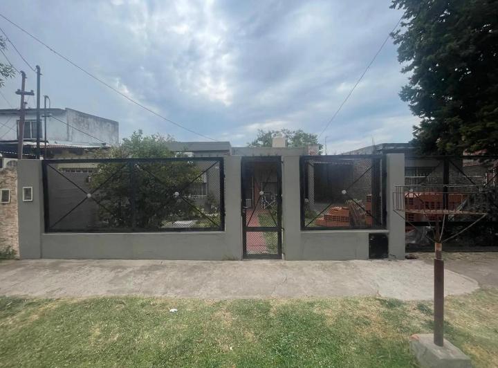 Casa · 104m² · 4 Ambientes · 3 Cocheras