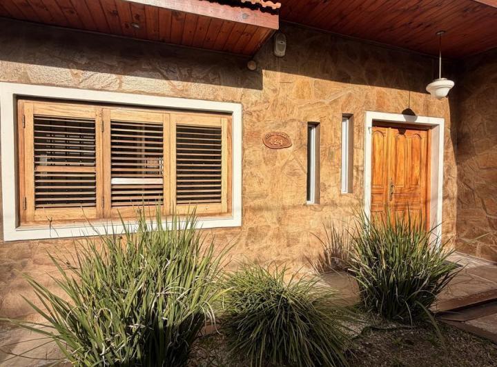 Casa · 108m² · 5 Ambientes · 2 Cocheras