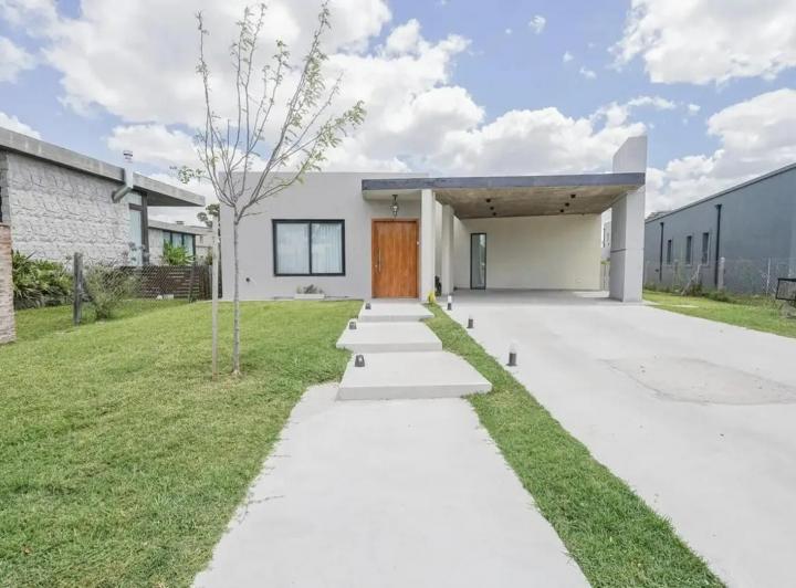 Casa · 190m² · 4 Ambientes · 2 Cocheras