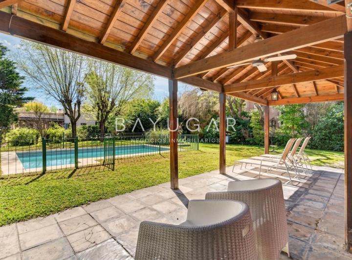 Casa · 131m² · 5 Ambientes · 2 Cocheras