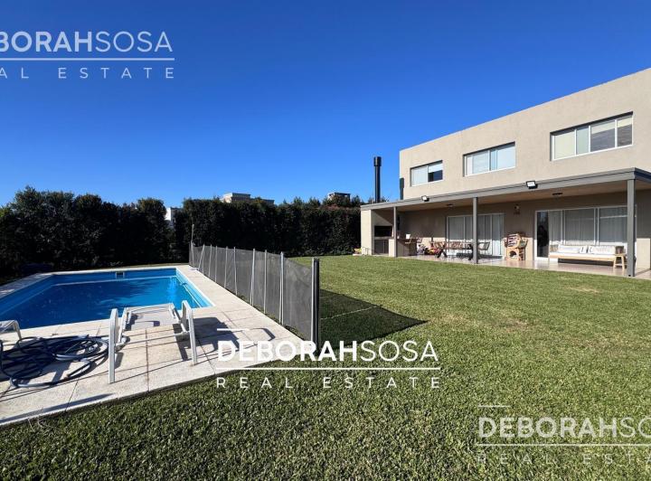 Casa · 200m² · 5 Ambientes · 2 Cocheras