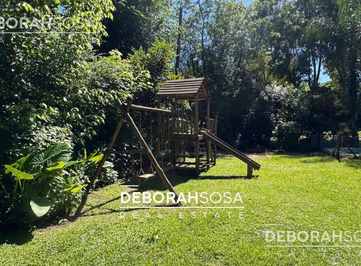 Casa · 130m² · 4 Ambientes · 2 Cocheras