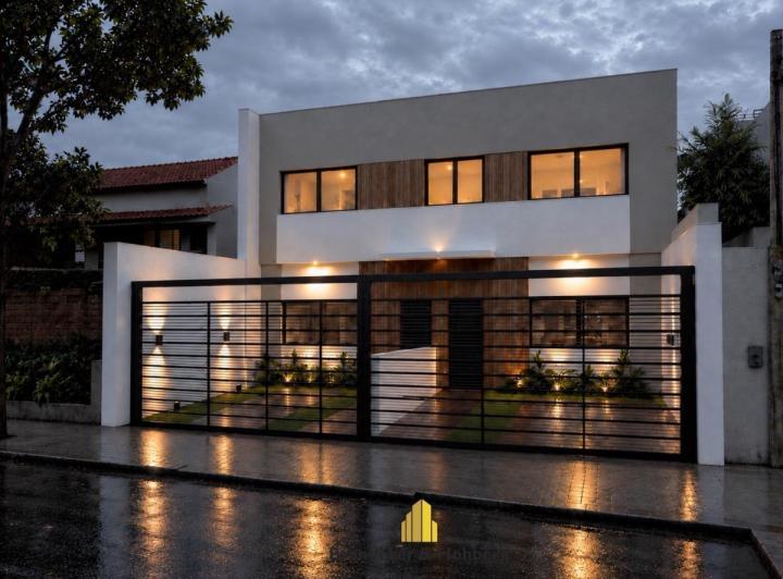 Casa · 131m² · 4 Ambientes · 1 Cochera