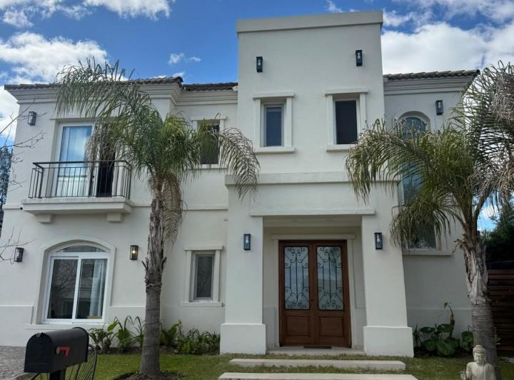 Casa · 190m² · 5 Ambientes · 2 Cocheras