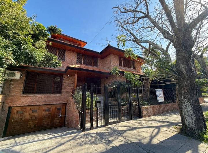 Casa · 450m² · 4 Ambientes · 2 Cocheras