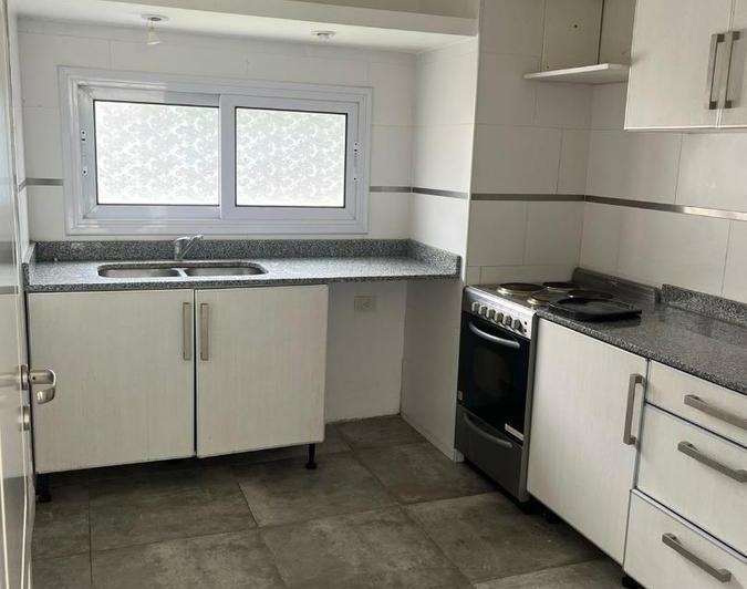 Casa · 80ha · 3 Ambientes · 2 Cocheras