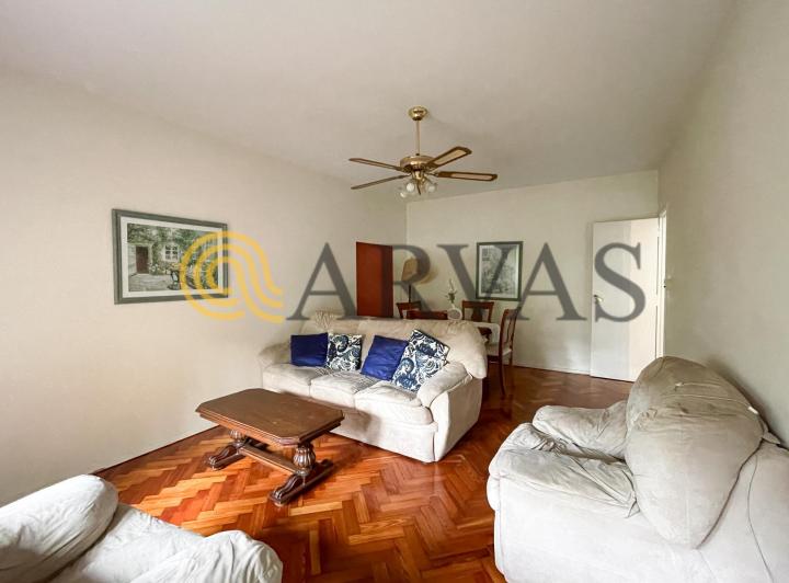 Casa · 300m² · 5 Ambientes · 2 Cocheras