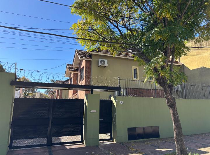 Casa · 98m² · 4 Ambientes · 1 Cochera