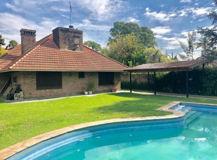 Casa · 390m² · 3 Dormitorios · 2 Cocheras