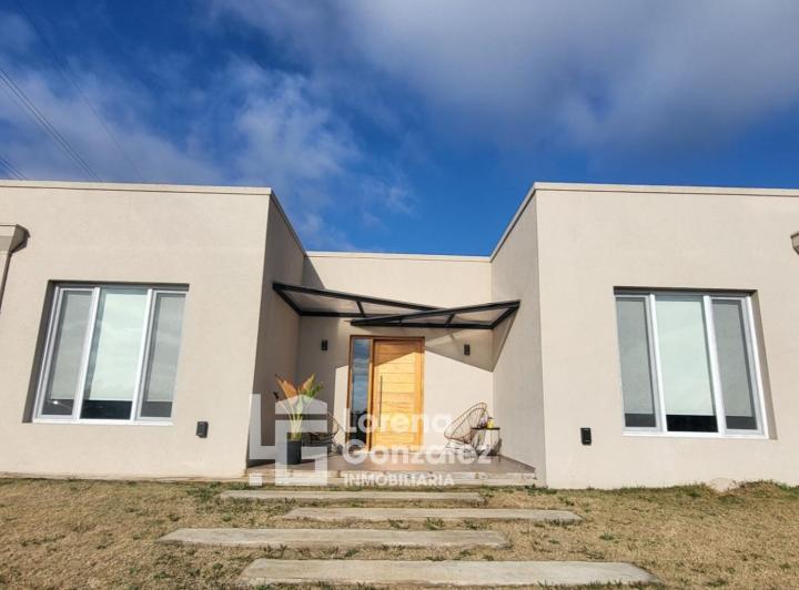 Casa · 130m² · 3 Ambientes · 4 Cocheras