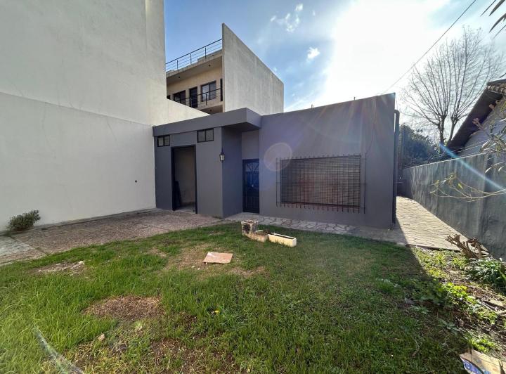 Casa · 241m² · 3 Ambientes · 5 Cocheras