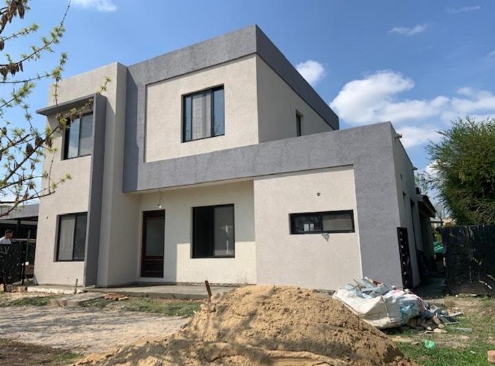 Casa · 190m² · 4 Ambientes · 2 Cocheras