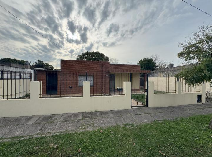 Casa · 100m² · 4 Ambientes · 5 Cocheras