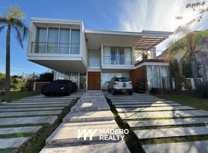 Casa · 370m² · 4 Ambientes