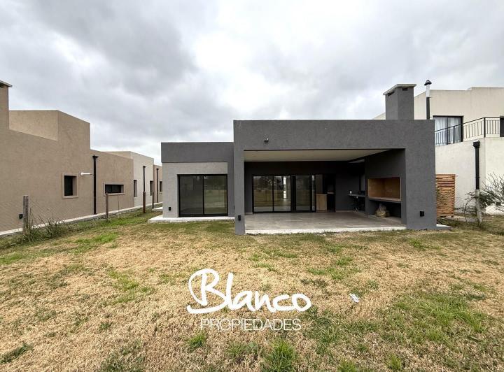 Casa · 148m² · 4 Ambientes · 1 Cochera