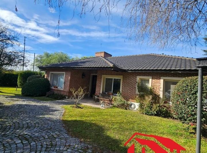 Casa · 140m² · 4 Ambientes · 1 Cochera