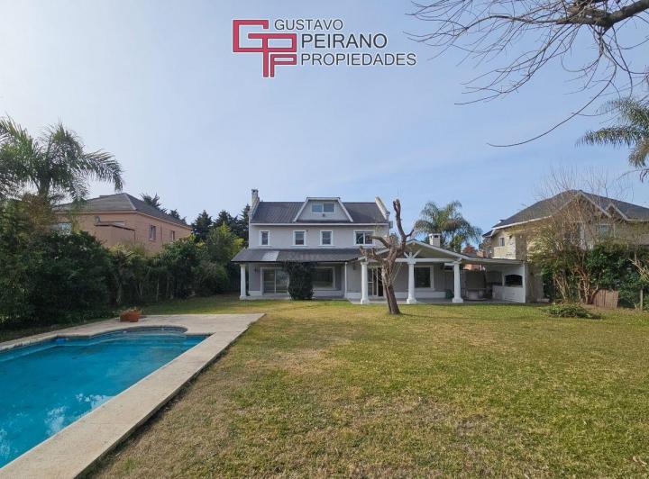 Casa · 250m² · 5 Ambientes · 1 Cochera