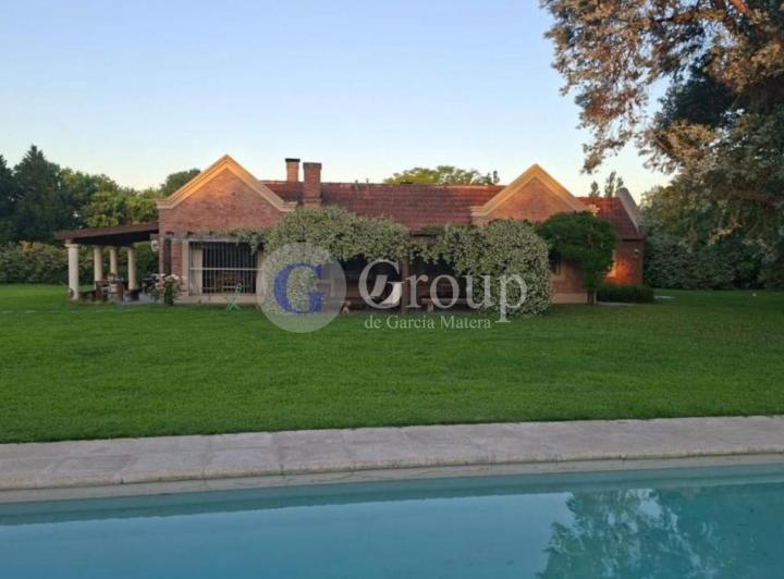 Casa · 350m² · 5 Ambientes · 1 Cochera