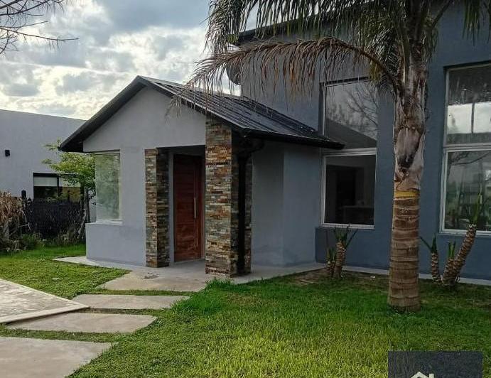 Casa · 160m² · 4 Ambientes · 4 Cocheras