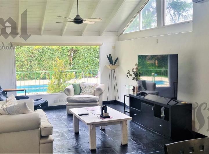 Casa · 175m² · 6 Ambientes · 3 Cocheras