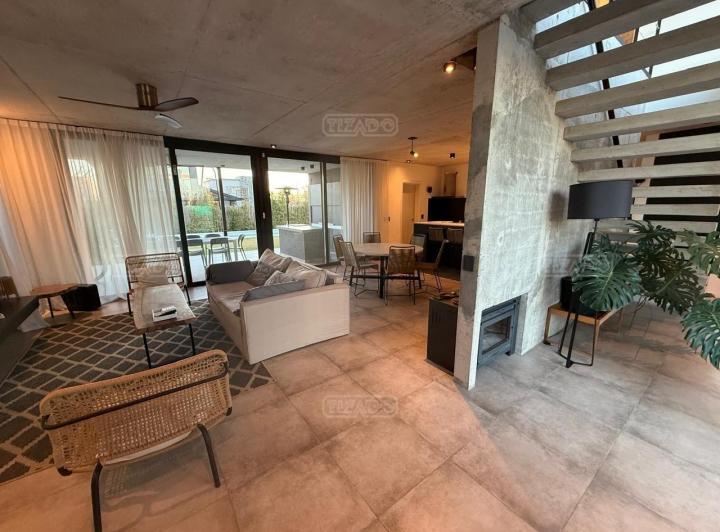 Casa · 198m² · 4 Ambientes · 1 Cochera