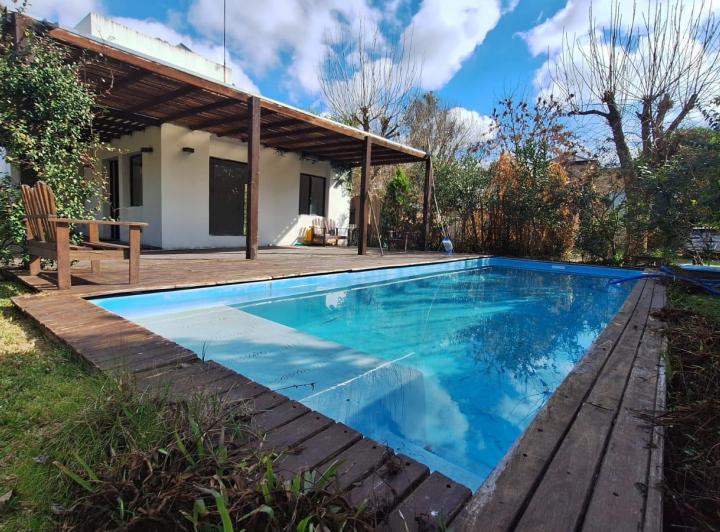 Casa · 540m² · 3 Ambientes · 2 Cocheras