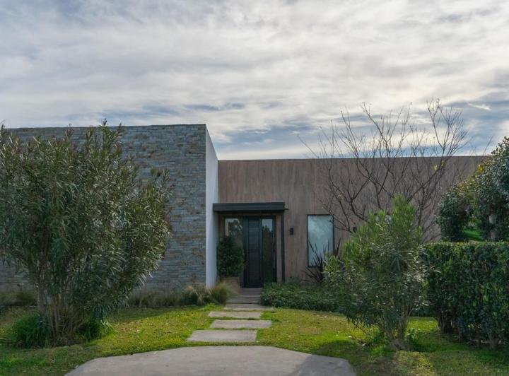 Casa · 93m² · 3 Ambientes · 2 Cocheras