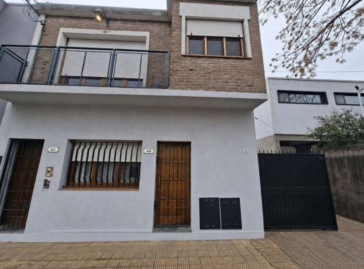 Casa · 242m² · 4 Ambientes · 10 Cocheras