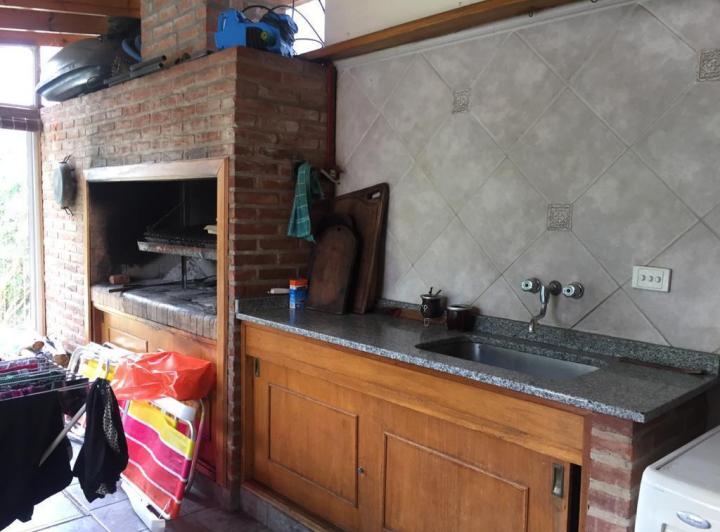 Casa · 180m² · 6 Ambientes · 2 Cocheras