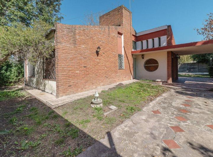 Casa · 102m² · 4 Ambientes · 2 Cocheras