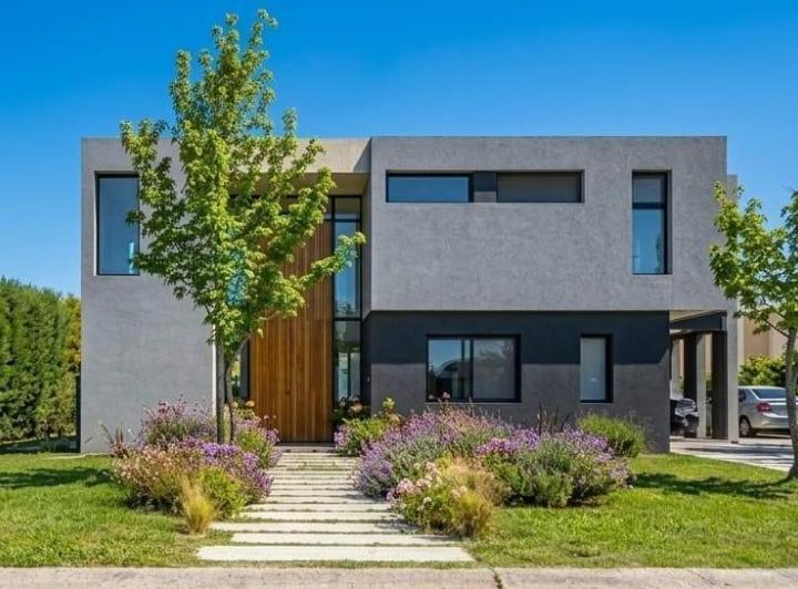 Casa · 160m² · 5 Ambientes · 3 Cocheras