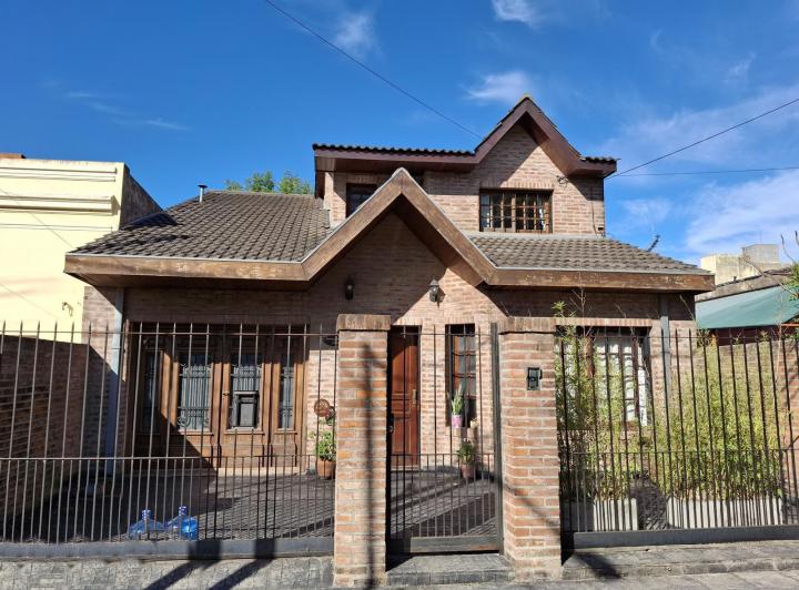 Casa · 138m² · 4 Ambientes · 2 Cocheras