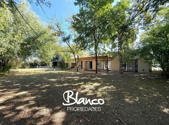 Casa · 170m² · 4 Ambientes · 1 Cochera