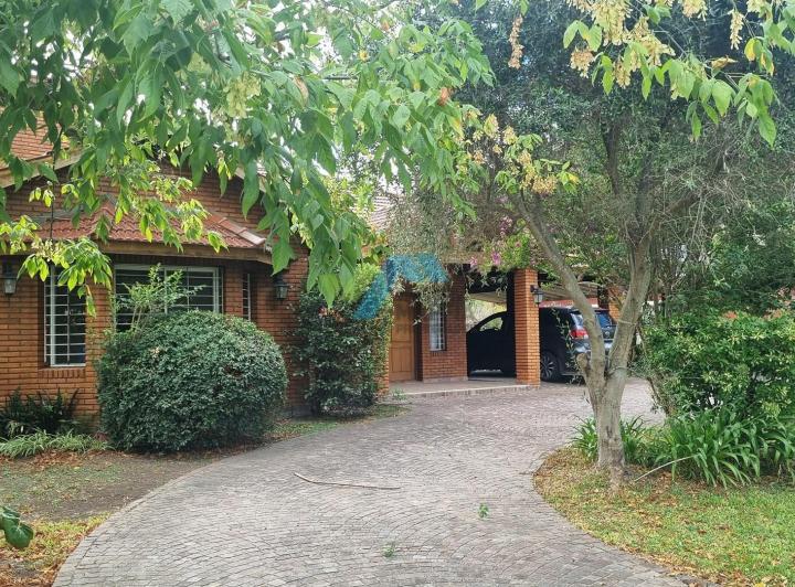 Casa · 194m² · 6 Ambientes · 3 Cocheras